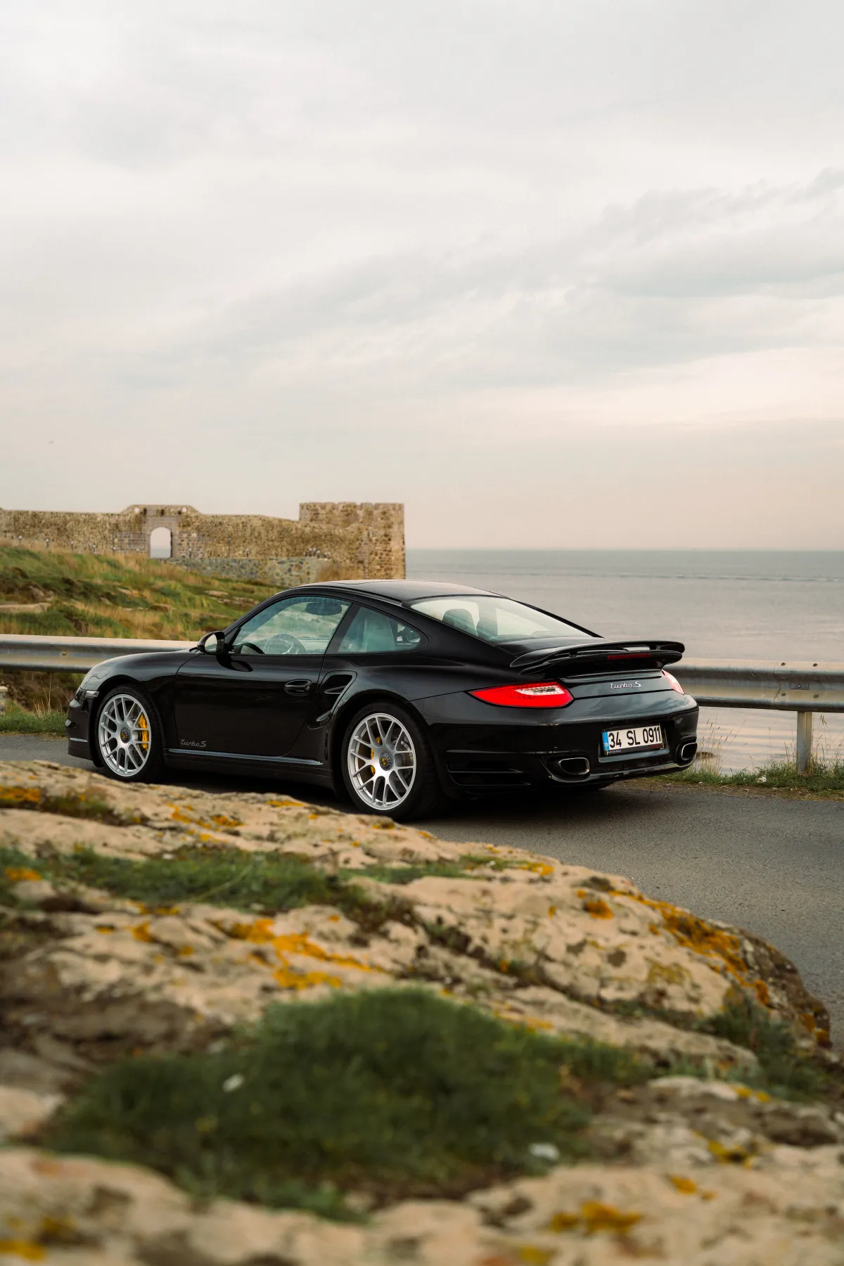 Kırmızı Porsche 964 ön görünüm