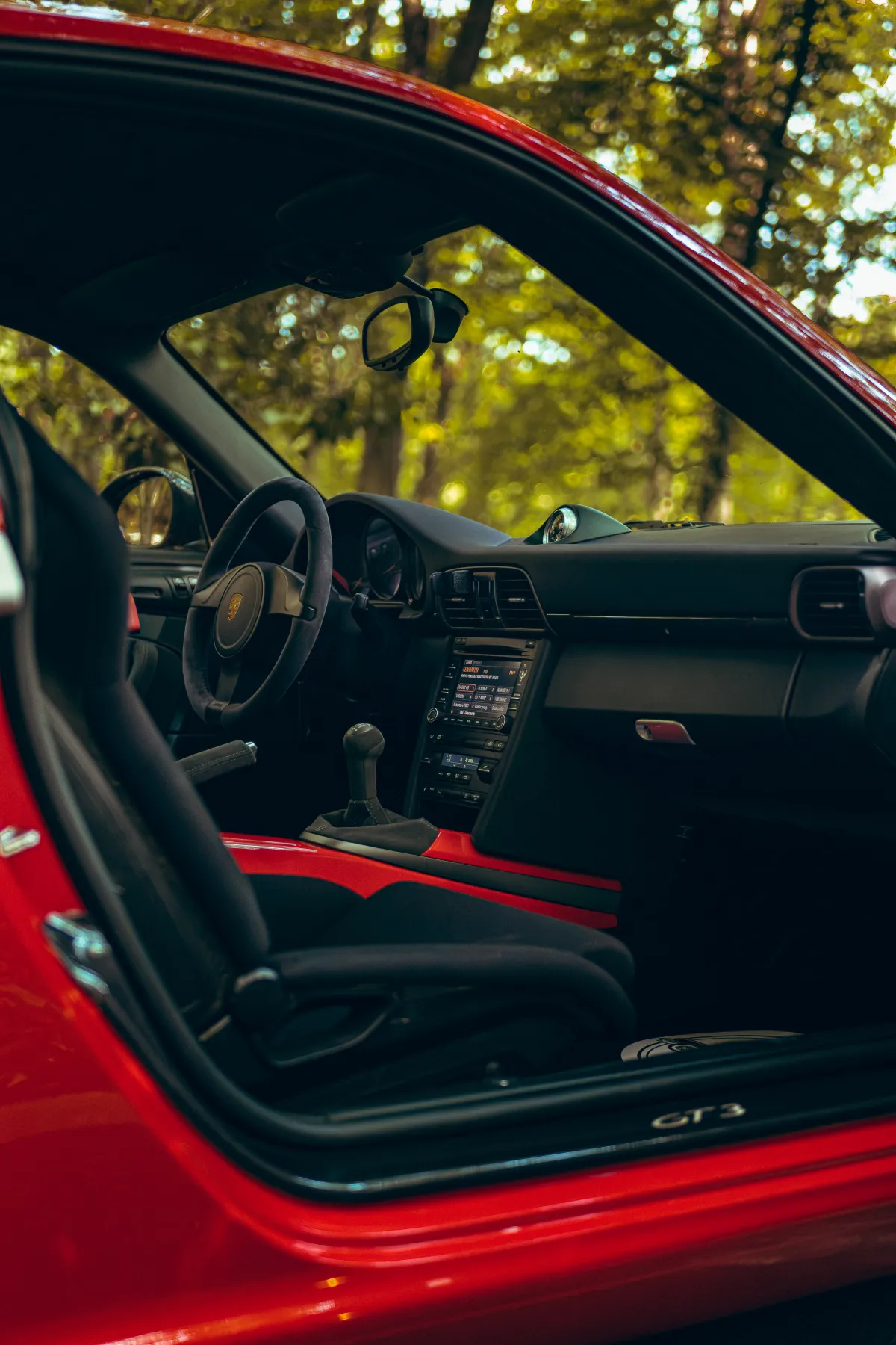 Kırmızı Porsche GT3 iç mekan